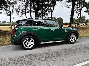 Used 2021 MINI Countryman Exclusive Green - Interior and Exterior details 5