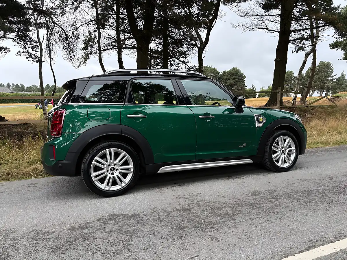 Used 2021 MINI Countryman Exclusive Green - Interior and Exterior details 5