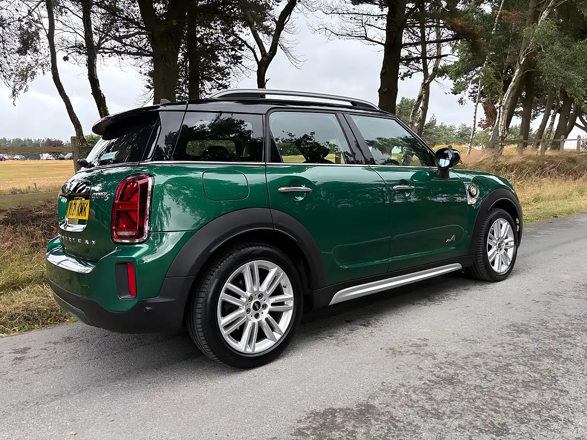 Used 2021 MINI Countryman Exclusive Green - Interior and Exterior details 6