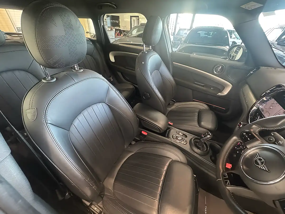 Used 2021 MINI Countryman Exclusive Silver - Interior and Exterior details 9