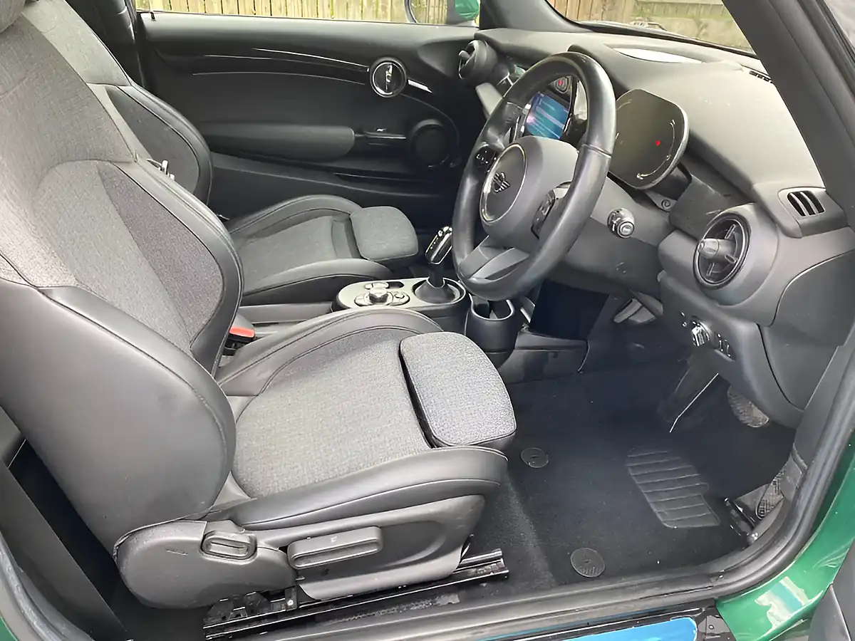 Used 2021 MINI Electric Cooper Cooper Se Green - Interior and Exterior details 11