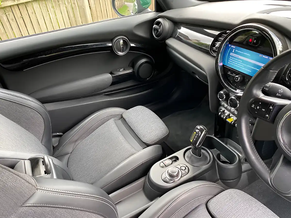 Used 2021 MINI Electric Cooper Cooper Se Green - Interior and Exterior details 12