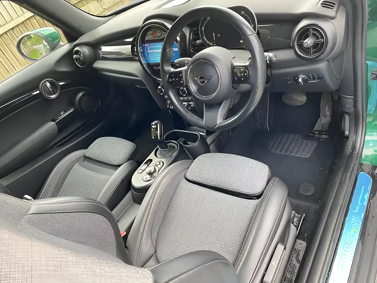 Used 2021 MINI Electric Cooper Cooper Se Green - Interior and Exterior details 13