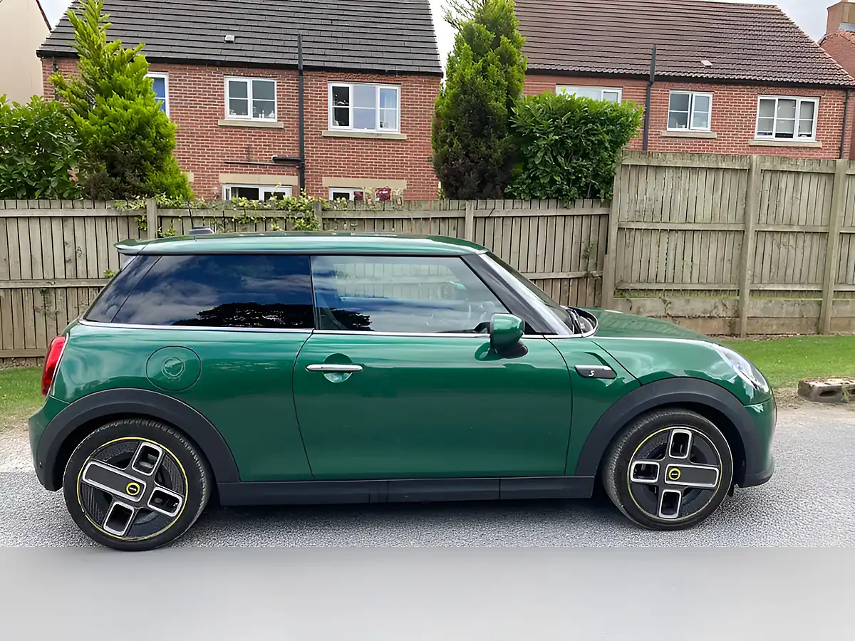 Used 2021 MINI Electric Cooper Cooper Se Green - Interior and Exterior details 3