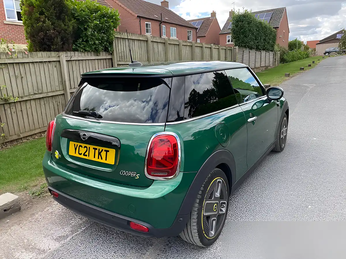 Used 2021 MINI Electric Cooper Cooper Se Green - Interior and Exterior details 4