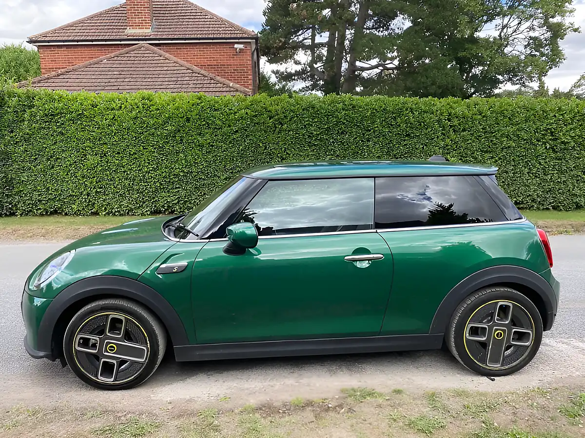 Used 2021 MINI Electric Cooper Cooper Se Green - Interior and Exterior details 7