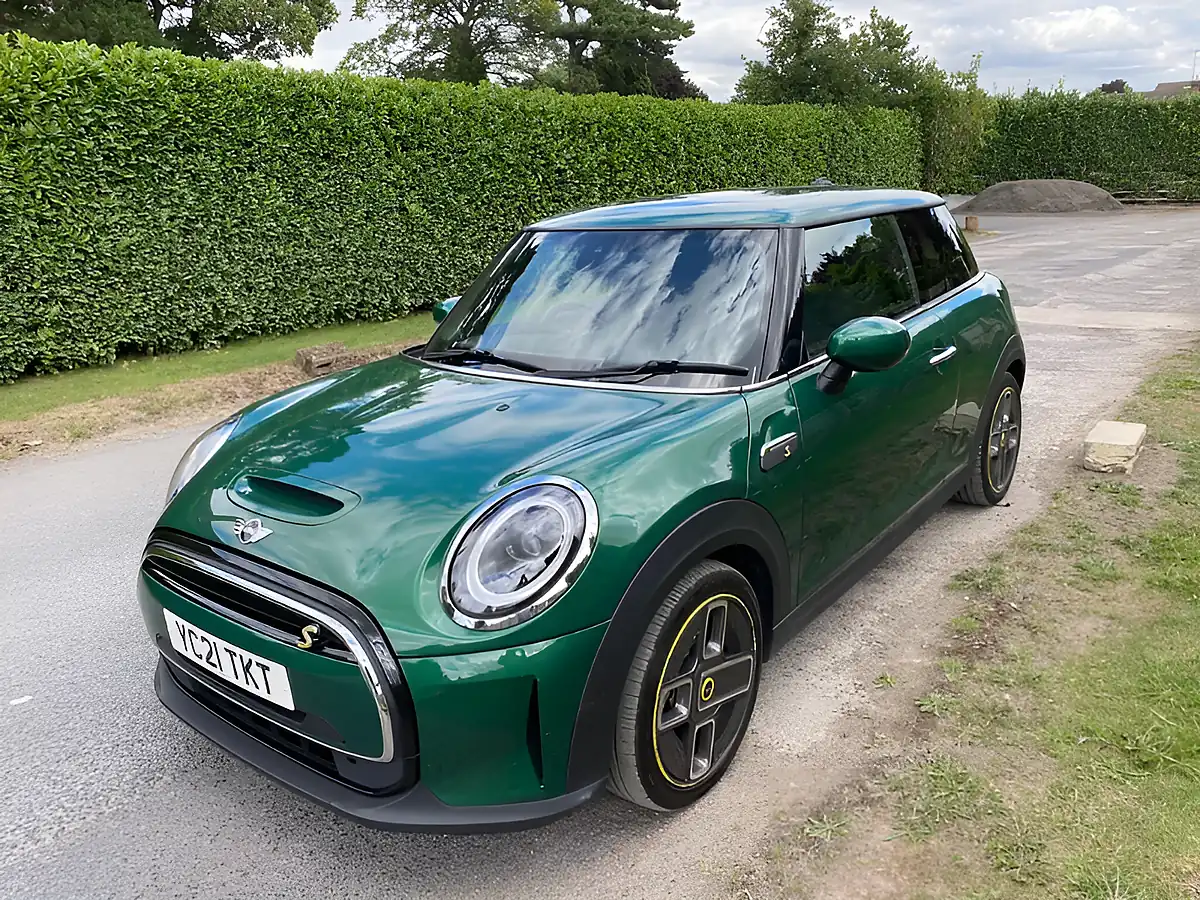 Used 2021 MINI Electric Cooper Cooper Se Green - Interior and Exterior details 8