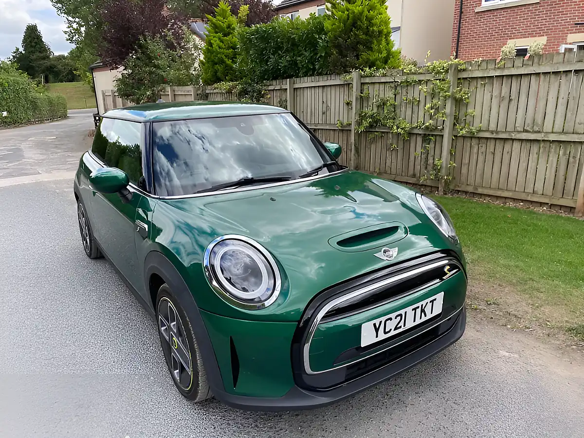 Used 2021 MINI Electric Cooper Cooper Se Green - Interior and Exterior details 9