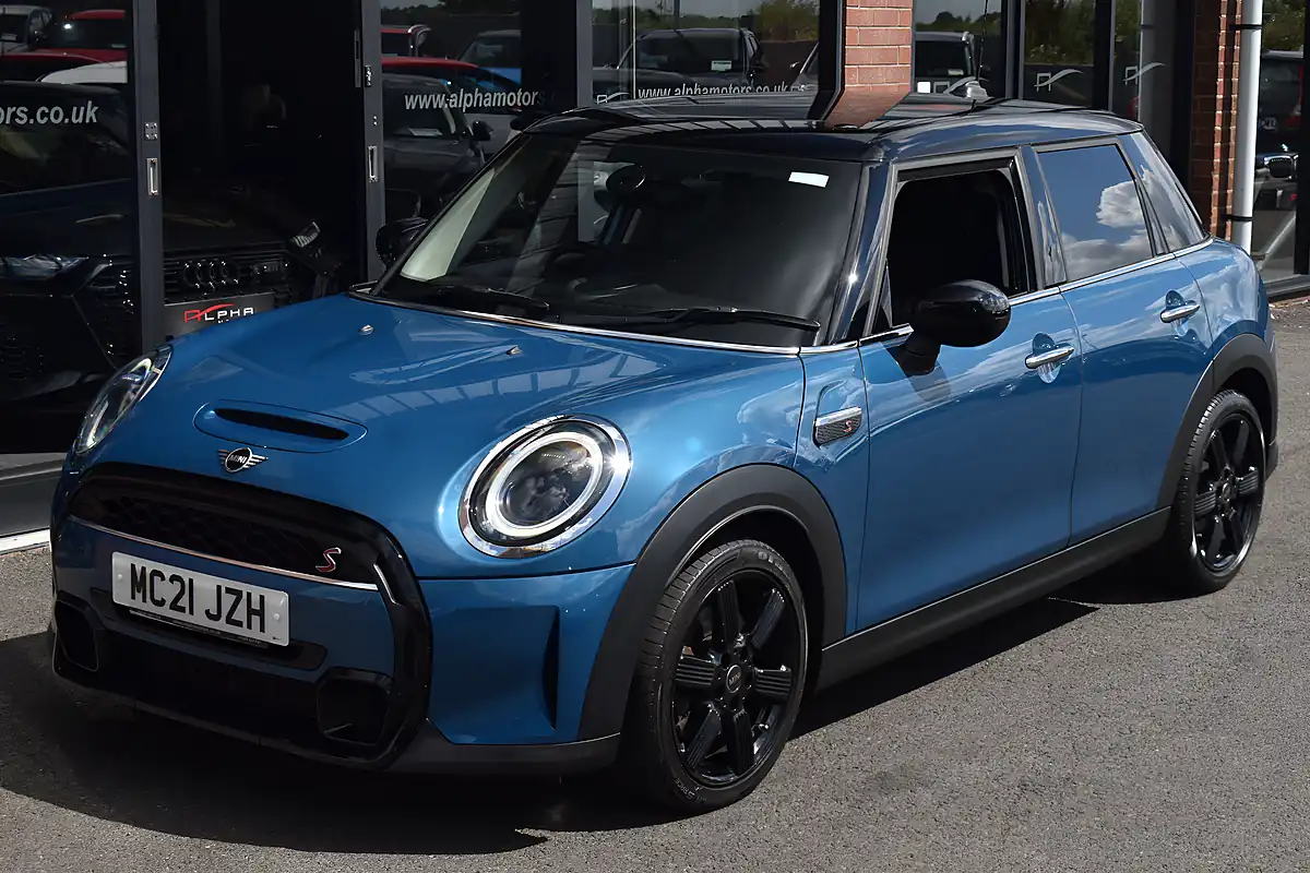 Used 2021 MINI Hatch Classic Starlight Blue - Interior and Exterior details 10