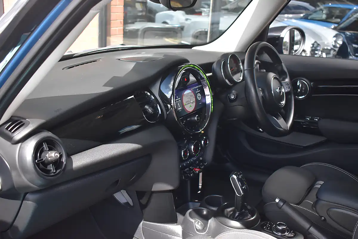 Used 2021 MINI Hatch Classic Starlight Blue - Interior and Exterior details 13