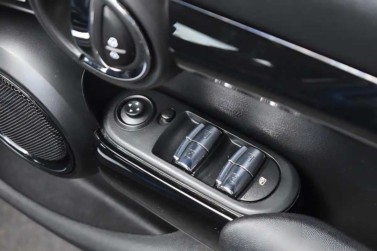 Used 2021 MINI Hatch Classic Starlight Blue - Interior and Exterior details 15