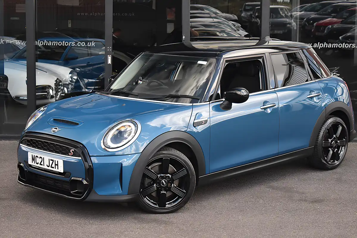 Used 2021 MINI Hatch Classic Starlight Blue - Interior and Exterior details 4