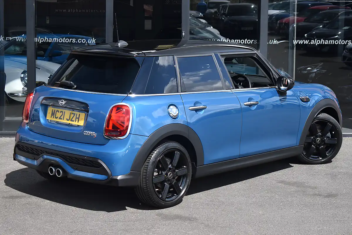 Used 2021 MINI Hatch Classic Starlight Blue - Interior and Exterior details 5
