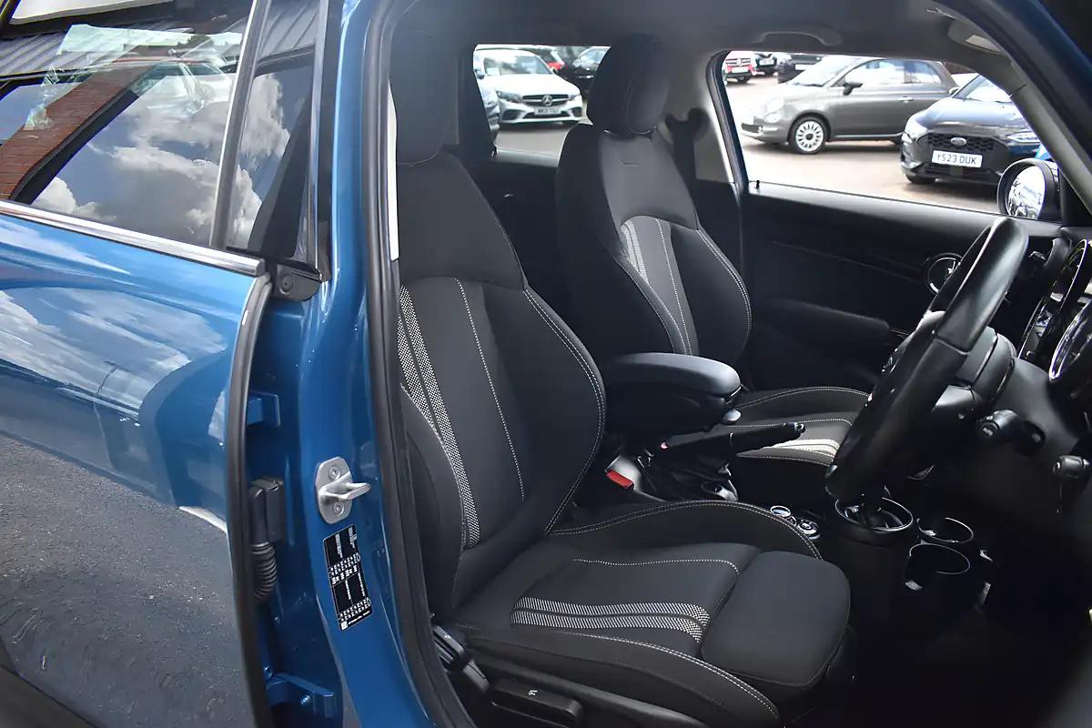 Used 2021 MINI Hatch Classic Starlight Blue - Interior and Exterior details 7