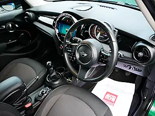 Used 2021 MINI Hatch Cooper Classic British Racing Green Iv - Interior and Exterior details 10