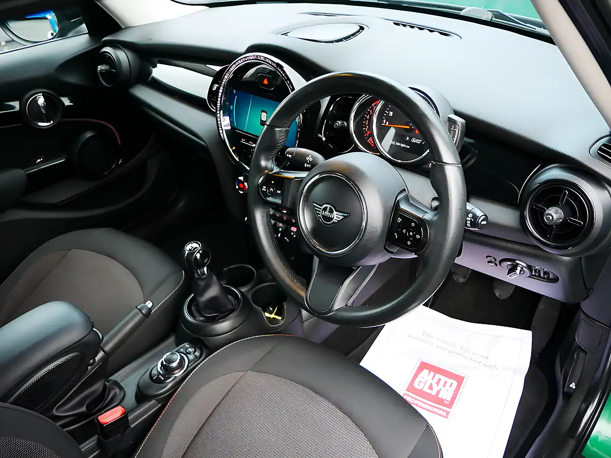 Used 2021 MINI Hatch Cooper Classic British Racing Green Iv - Interior and Exterior details 10