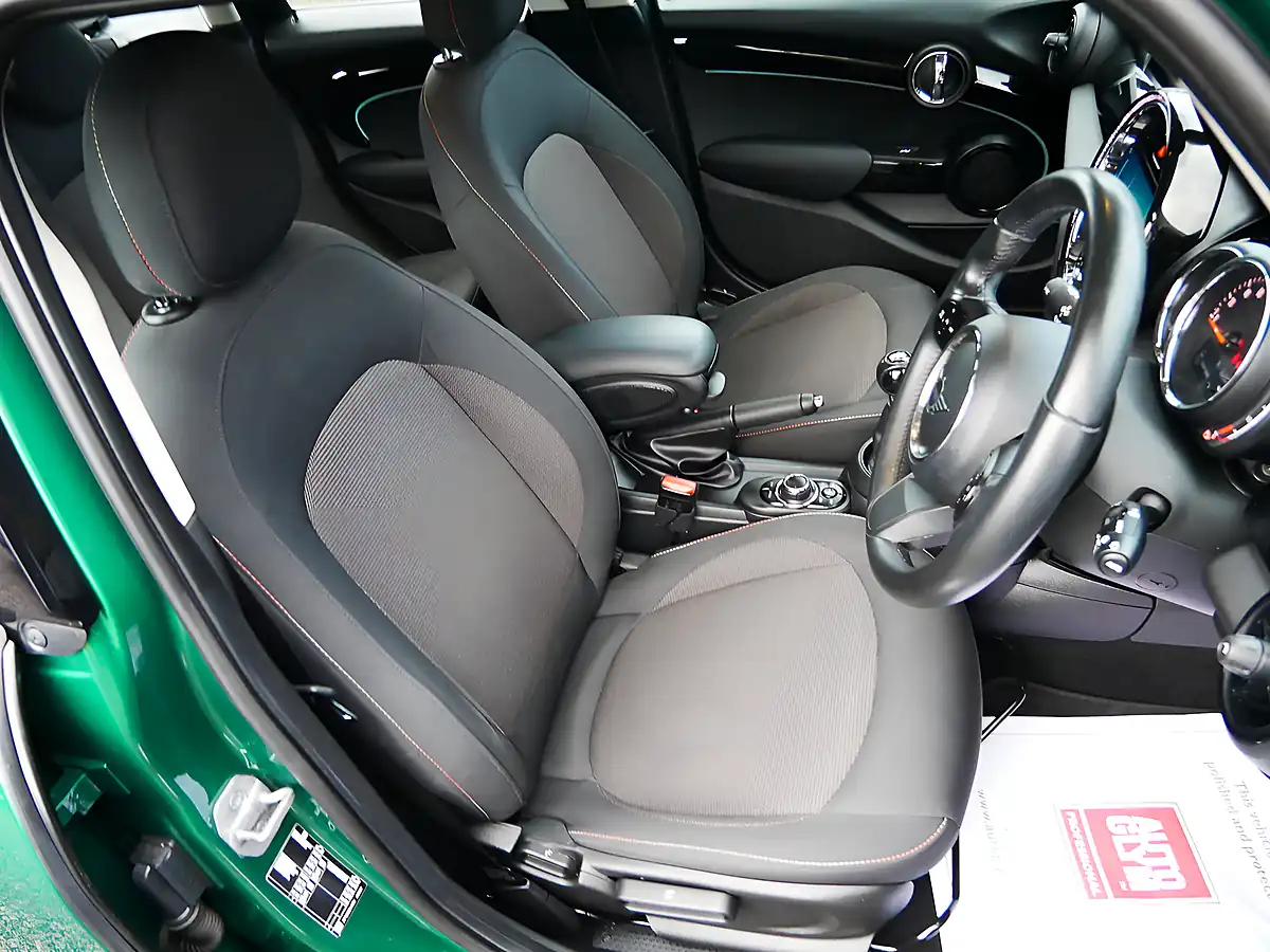 Used 2021 MINI Hatch Cooper Classic British Racing Green Iv - Interior and Exterior details 11
