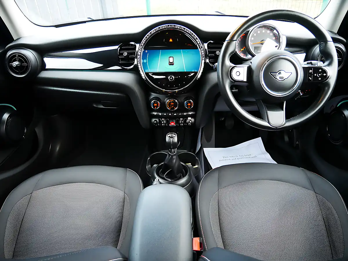 Used 2021 MINI Hatch Cooper Classic British Racing Green Iv - Interior and Exterior details 13