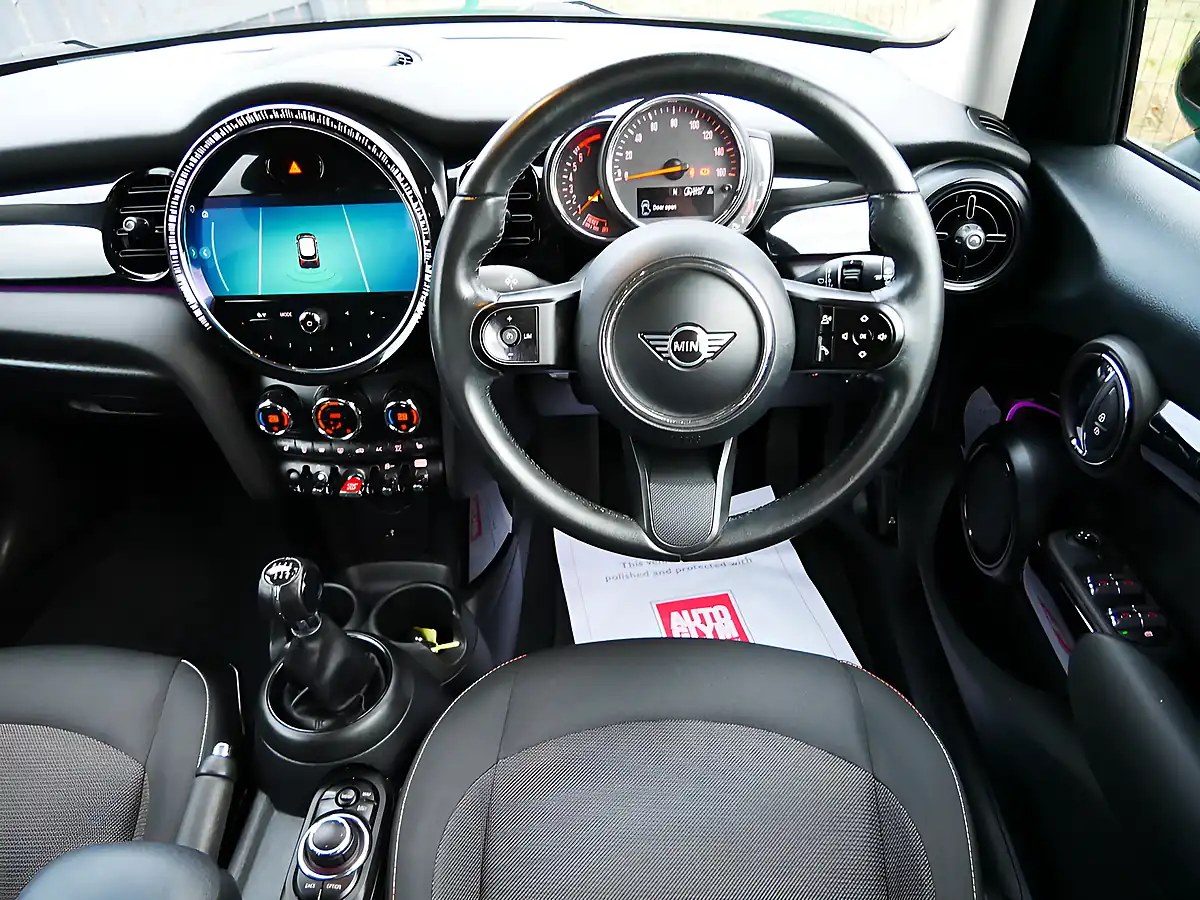 Used 2021 MINI Hatch Cooper Classic British Racing Green Iv - Interior and Exterior details 14