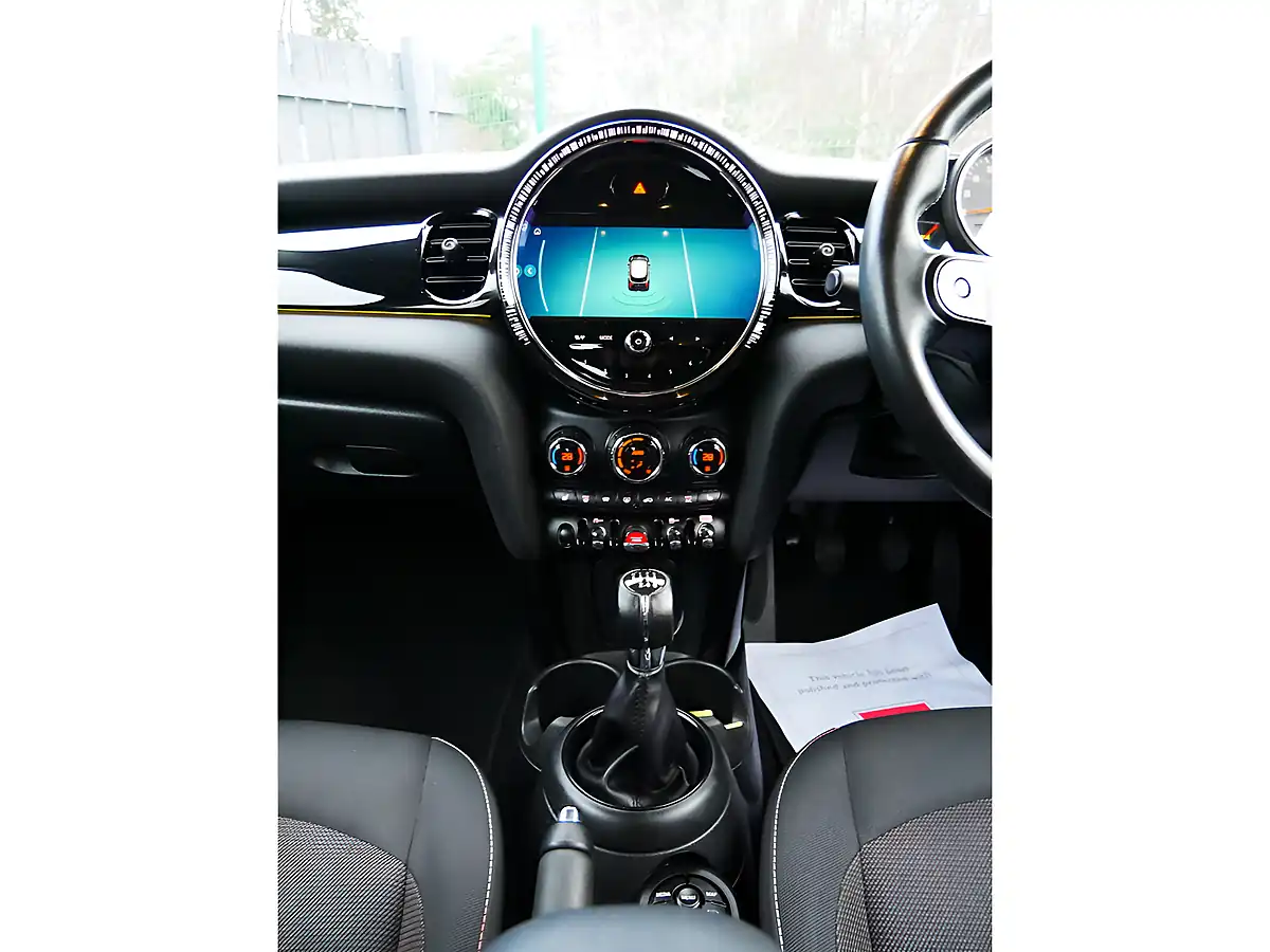 Used 2021 MINI Hatch Cooper Classic British Racing Green Iv - Interior and Exterior details 15
