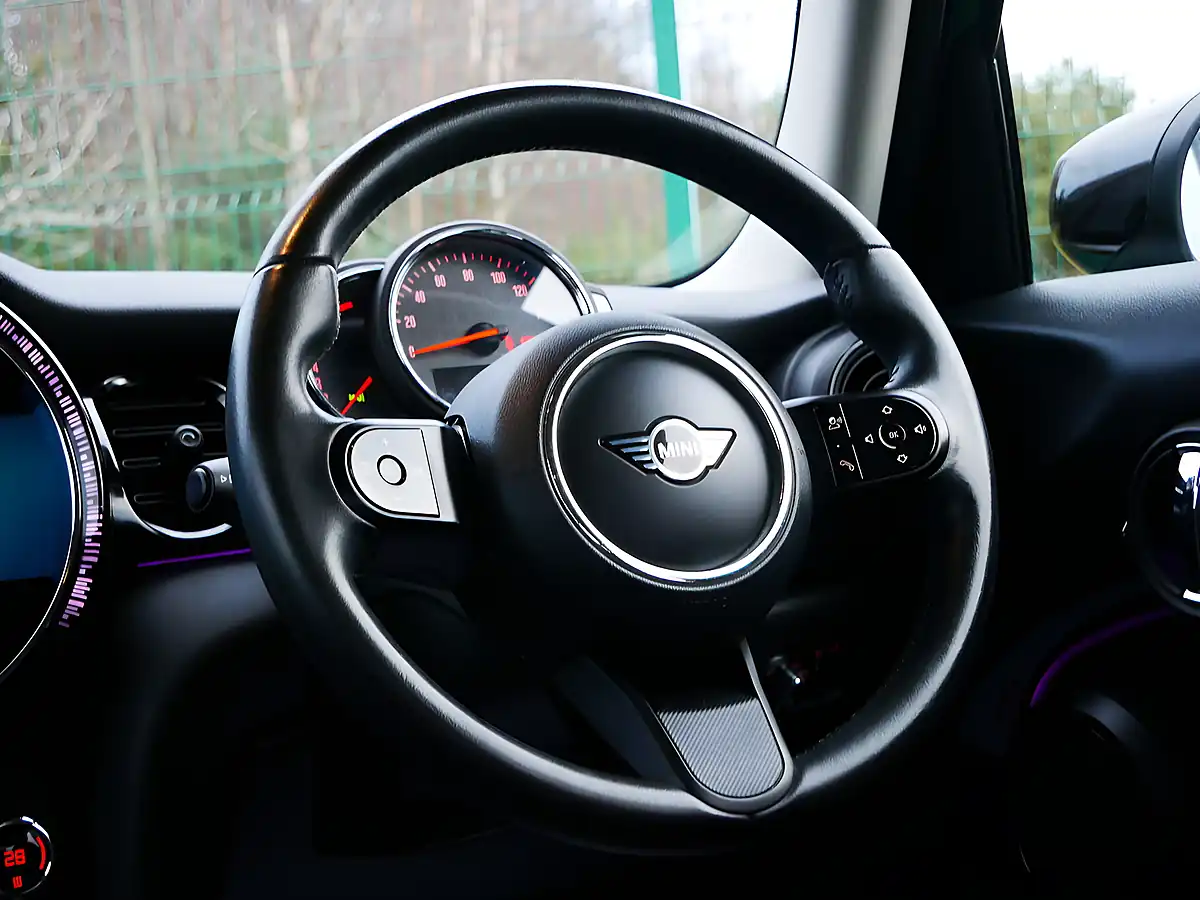 Used 2021 MINI Hatch Cooper Classic British Racing Green Iv - Interior and Exterior details 16