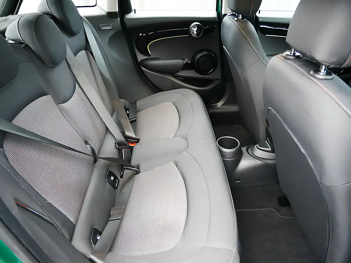Used 2021 MINI Hatch Cooper Classic British Racing Green Iv - Interior and Exterior details 18