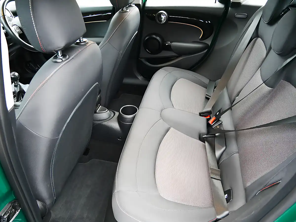 Used 2021 MINI Hatch Cooper Classic British Racing Green Iv - Interior and Exterior details 19