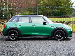 Used 2021 MINI Hatch Cooper Classic British Racing Green Iv - Interior and Exterior details 5