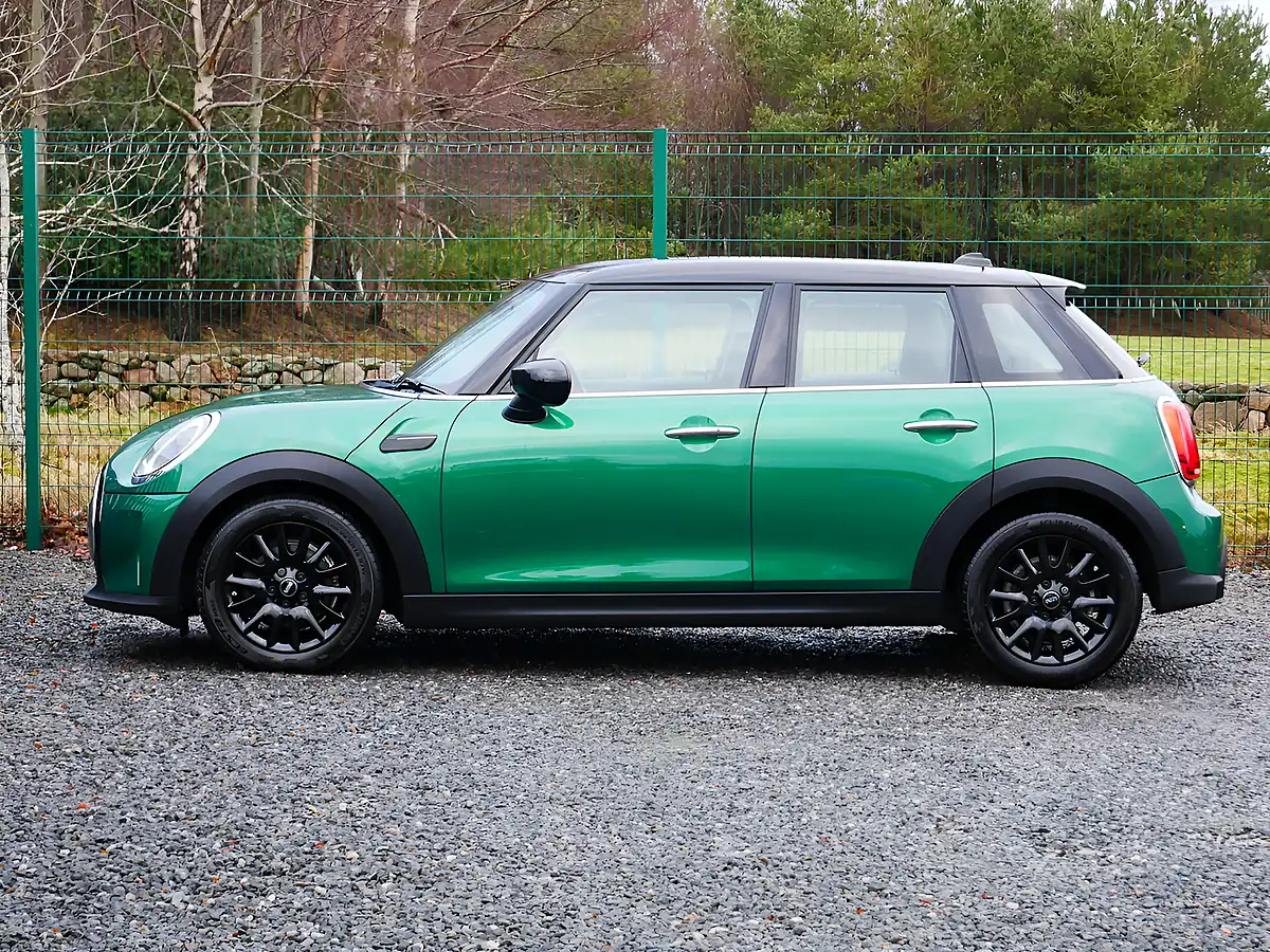 Used 2021 MINI Hatch Cooper Classic British Racing Green Iv - Interior and Exterior details 6