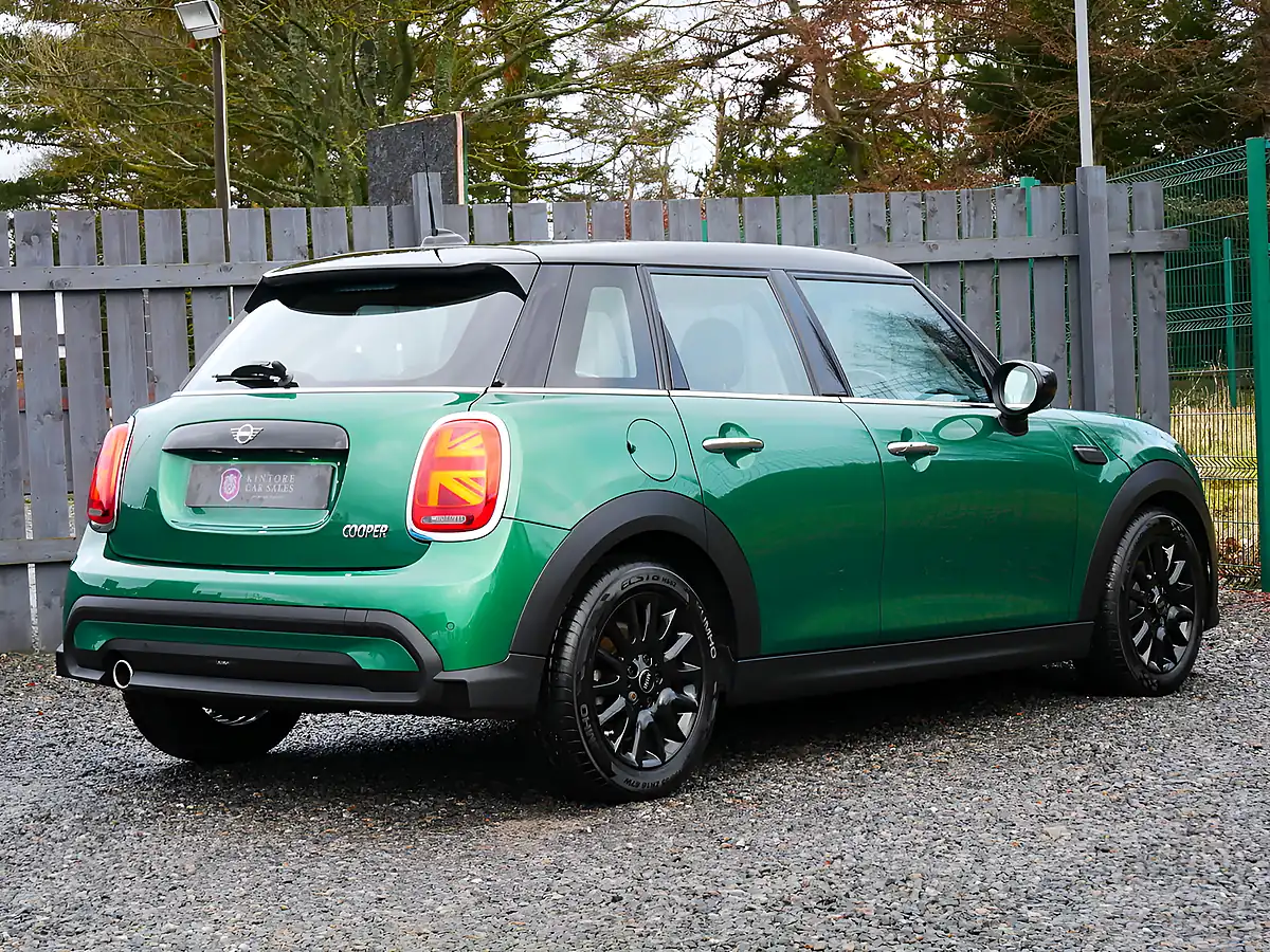 Used 2021 MINI Hatch Cooper Classic British Racing Green Iv - Interior and Exterior details 9