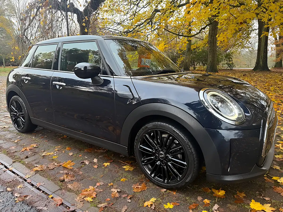 Used 2021 MINI Hatch Cooper Exclusive Black - Interior and Exterior details 10