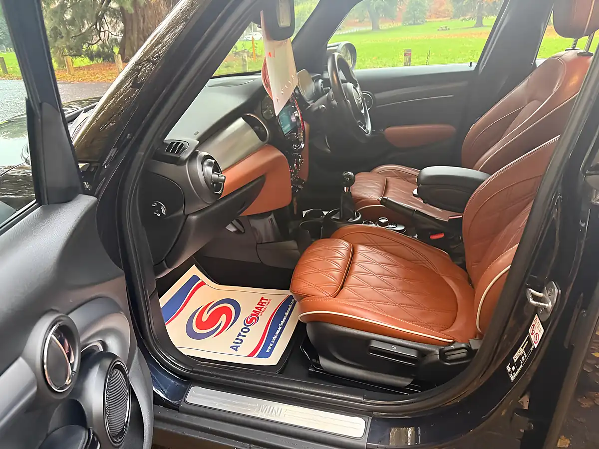Used 2021 MINI Hatch Cooper Exclusive Black - Interior and Exterior details 15