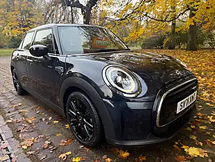 Used 2021 MINI Hatch Cooper Exclusive Black - Interior and Exterior details 4