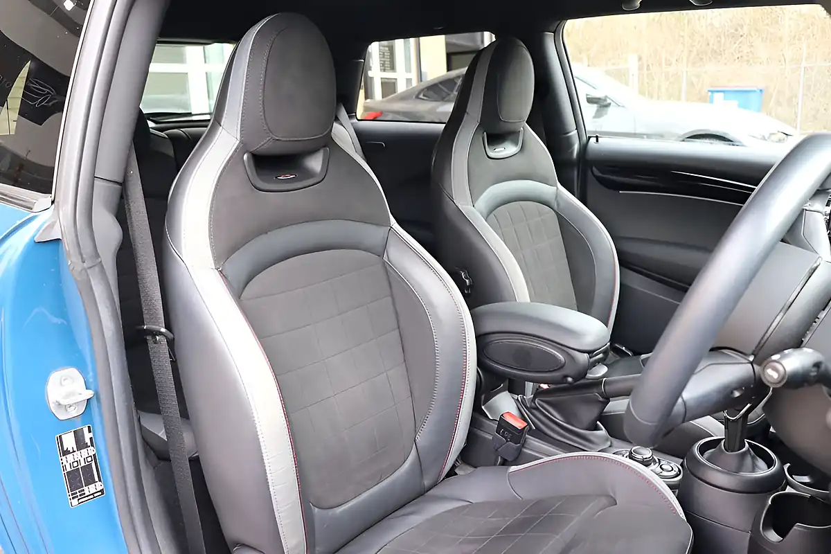 Used 2021 MINI Hatch Cooper Sport Island Blue - Interior and Exterior details 4