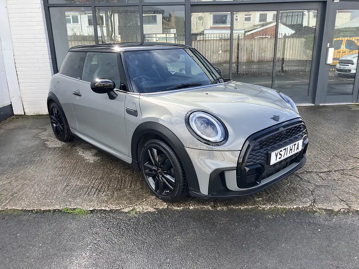 Used 2021 MINI Hatch Cooper Sport Moonwalk Grey Metallic - Front View