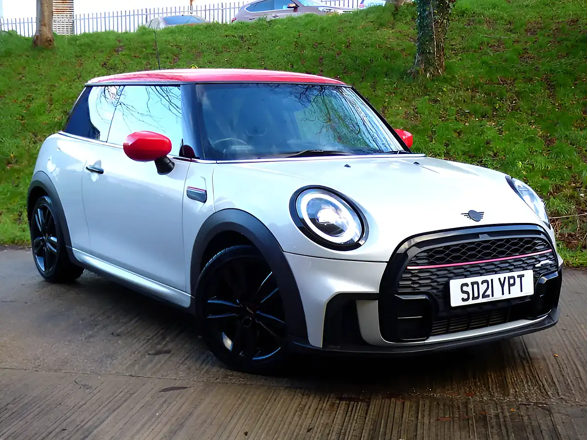 Used 2021 MINI Hatch Cooper Sport Silver - Front View
