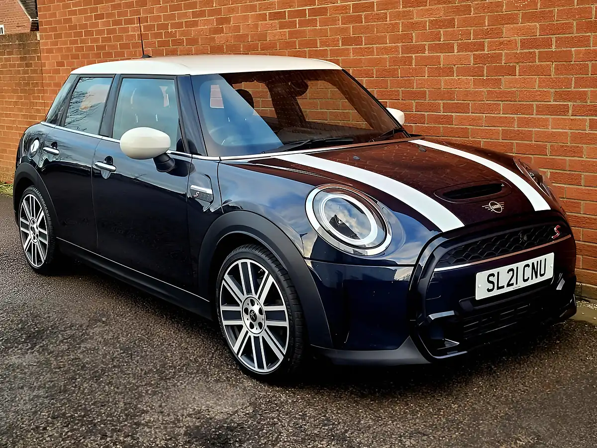 Used 2021 MINI Hatch Exclusive Black - Interior and Exterior details 10
