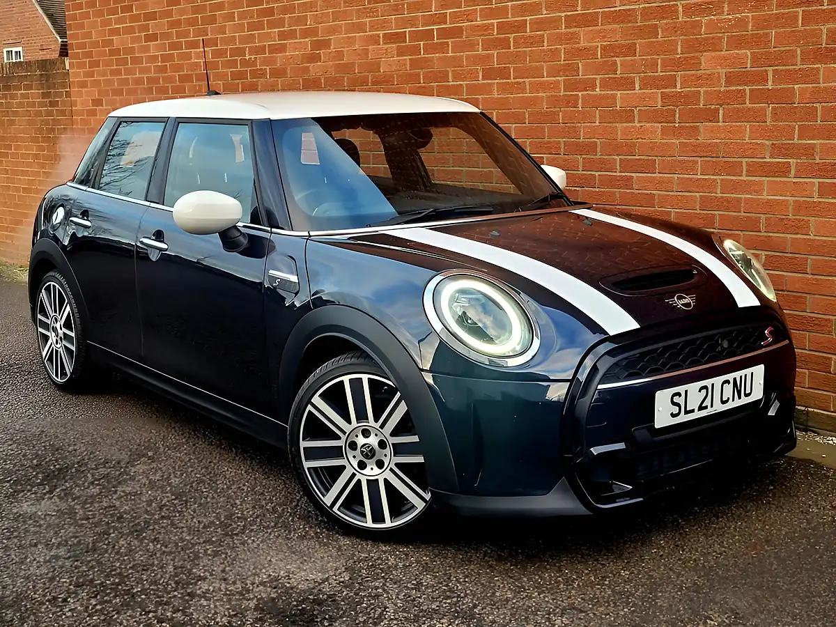 Used 2021 MINI Hatch Exclusive Black - Interior and Exterior details 18