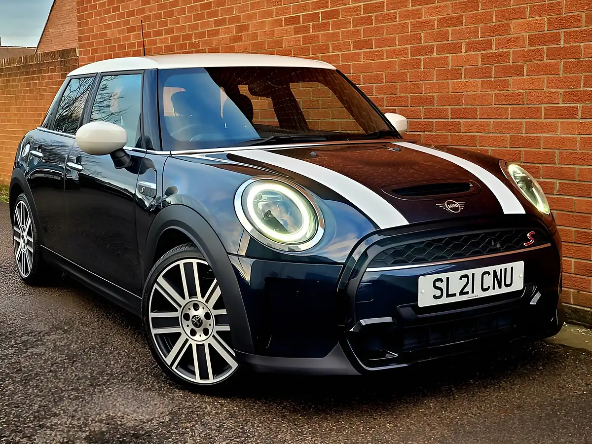 Used 2021 MINI Hatch Exclusive Black - Interior and Exterior details 19