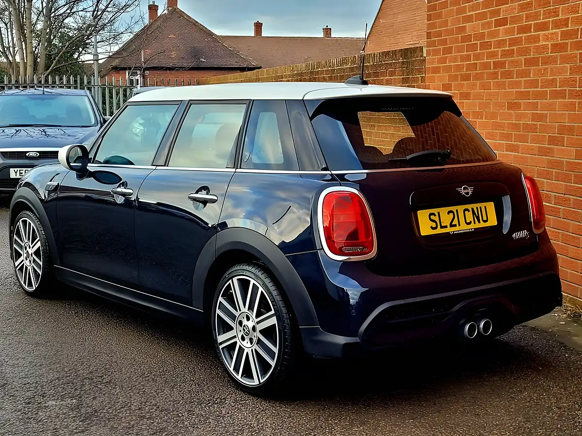 Used 2021 MINI Hatch Exclusive Black - Interior and Exterior details 5