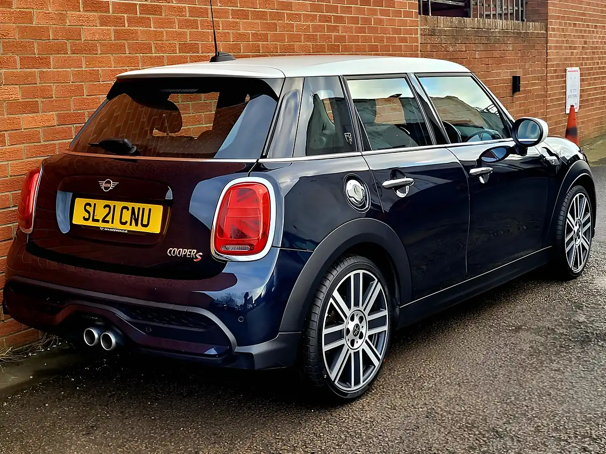 Used 2021 MINI Hatch Exclusive Black - Interior and Exterior details 8