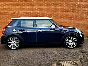 Used 2021 MINI Hatch Exclusive Black - Interior and Exterior details 9