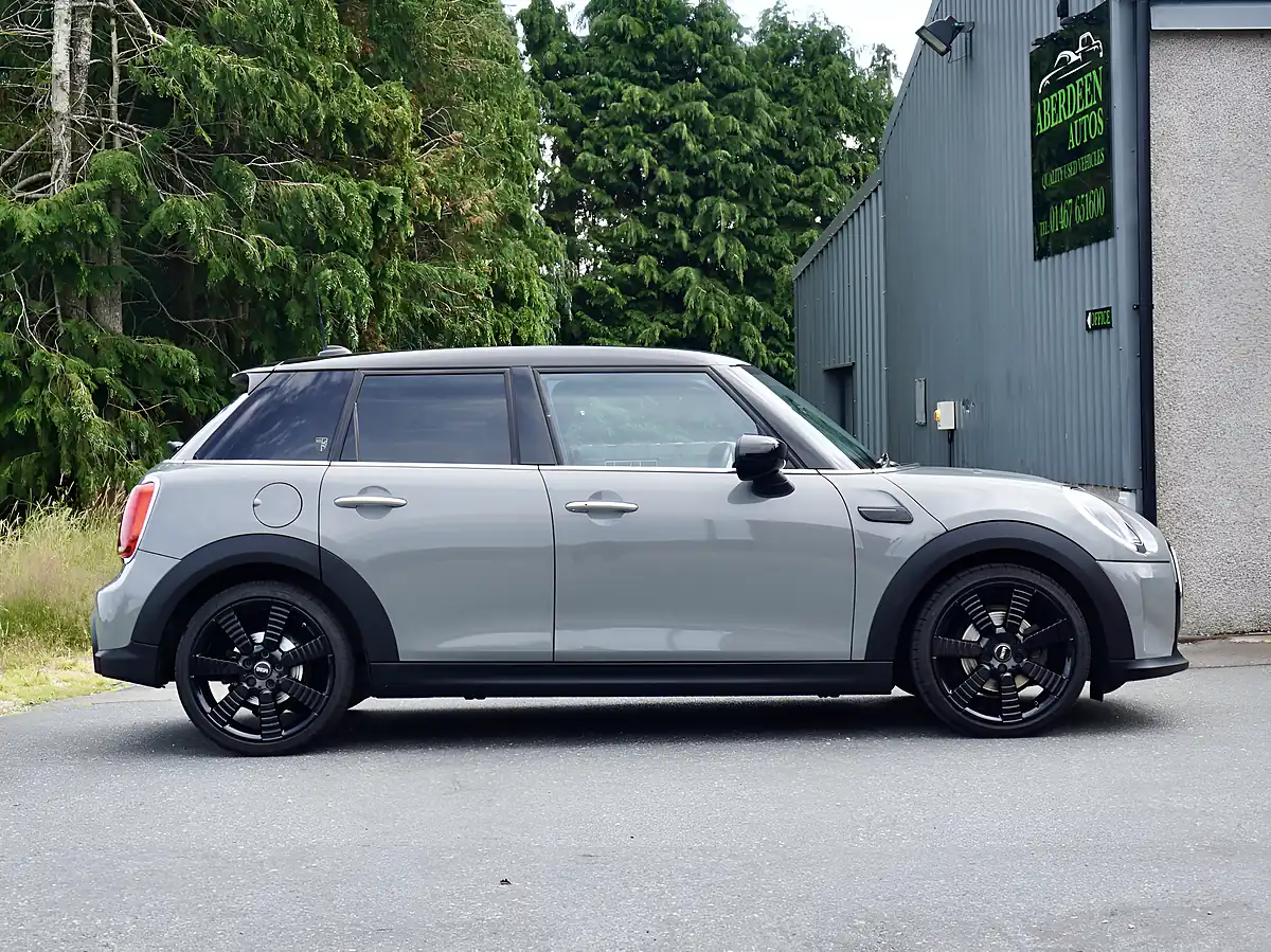 Used 2021 MINI Hatch Exclusive Grey - Interior and Exterior details 5