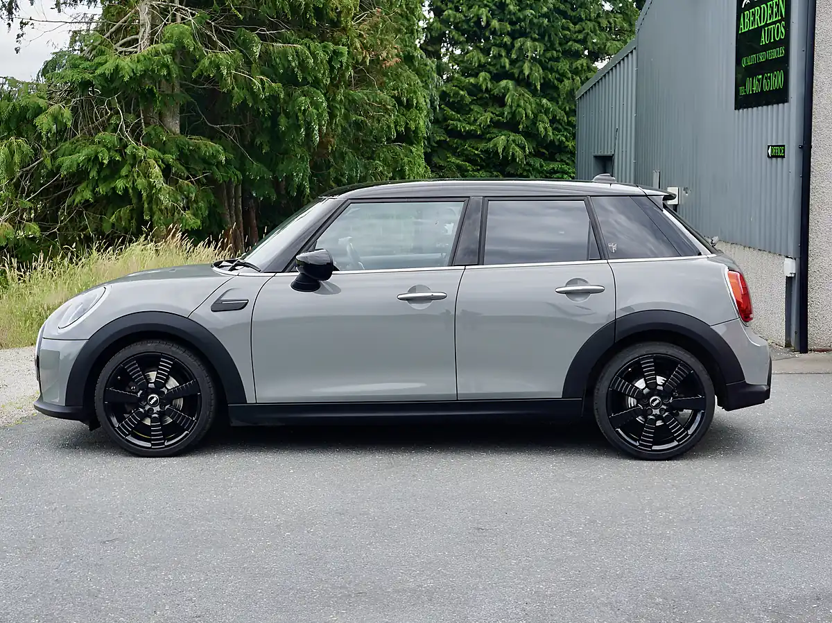 Used 2021 MINI Hatch Exclusive Grey - Interior and Exterior details 8