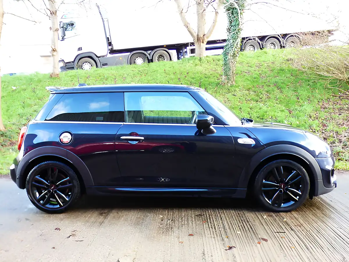 Used 2021 MINI Hatch Sport Black - Interior and Exterior details 11