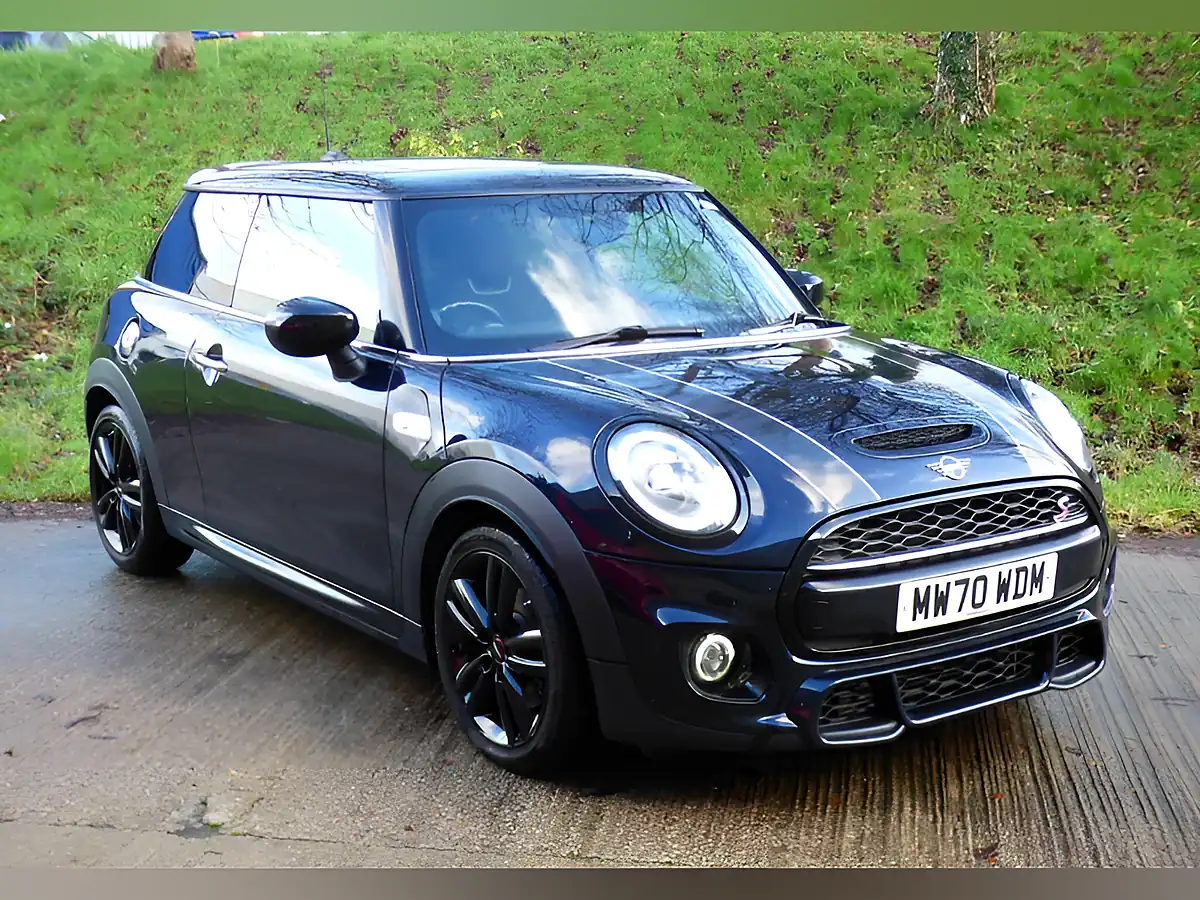 Used 2021 MINI Hatch Sport Black - Interior and Exterior details 4