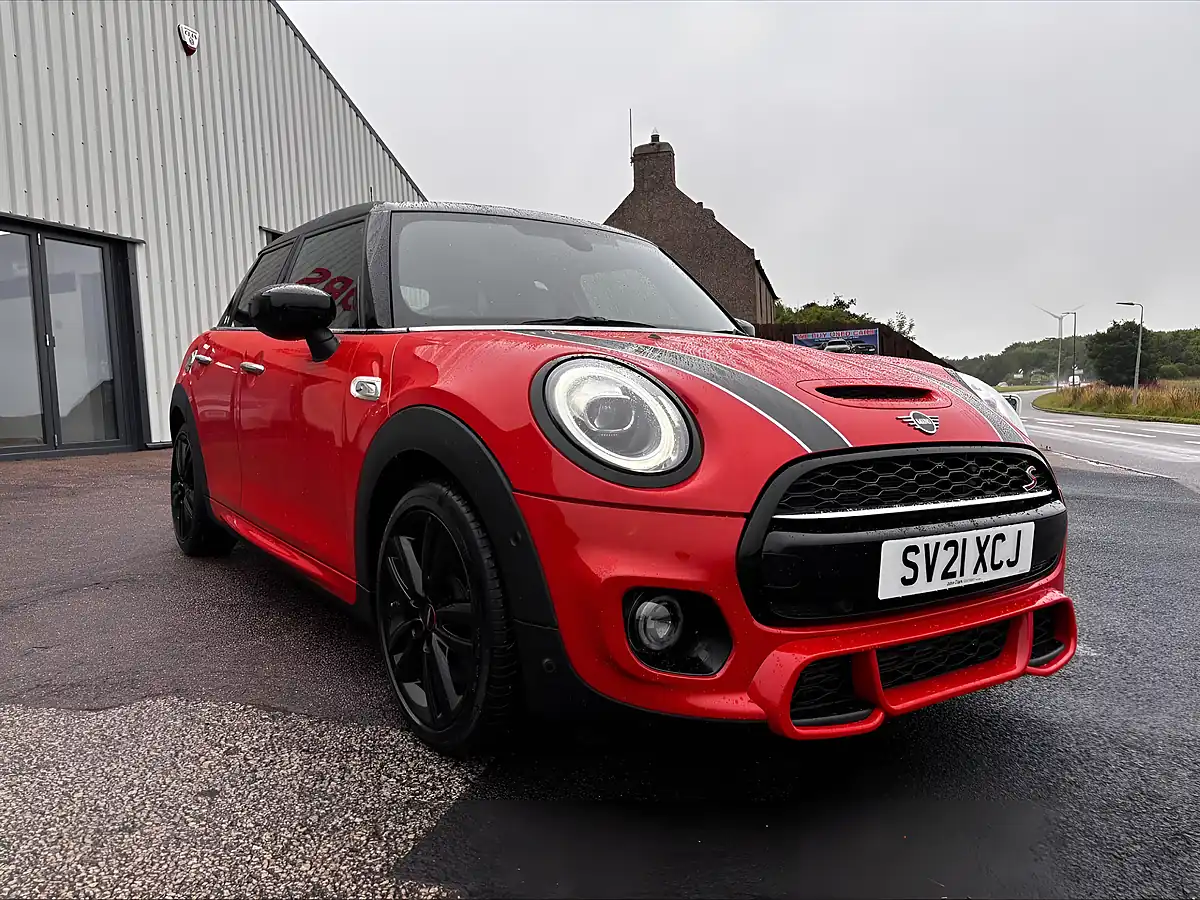Used 2021 MINI Hatch Sport Orange - Interior and Exterior details 2