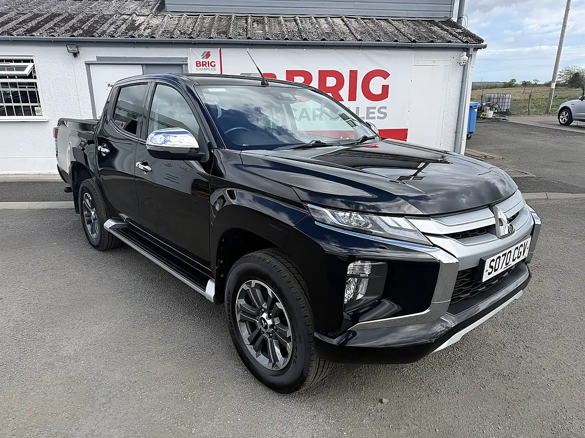 Used 2021 Mitsubishi L200 Barbarian Black - Front View