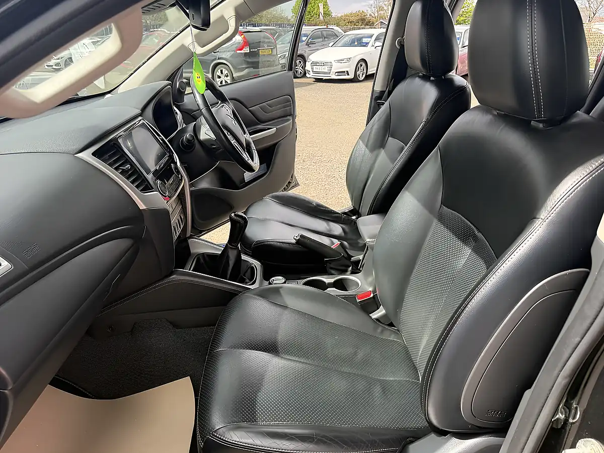 Used 2021 Mitsubishi L200 Barbarian Black - Interior and Exterior details 12