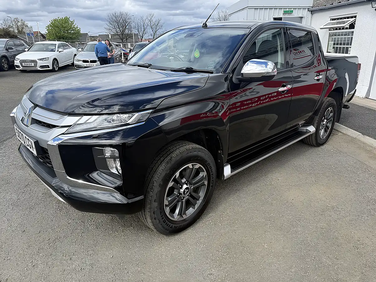 Used 2021 Mitsubishi L200 Barbarian Black - Interior and Exterior details 8
